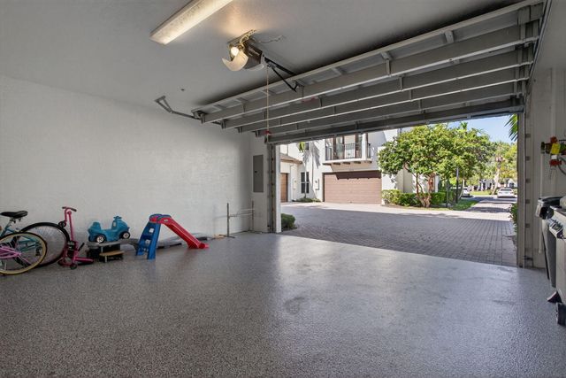 4718 Monarch Way, Coconut Creek, FL 33073