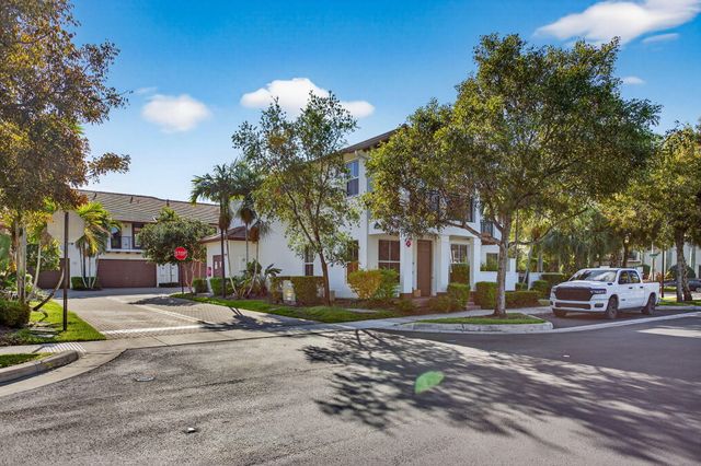 4718 Monarch Way, Coconut Creek, FL 33073