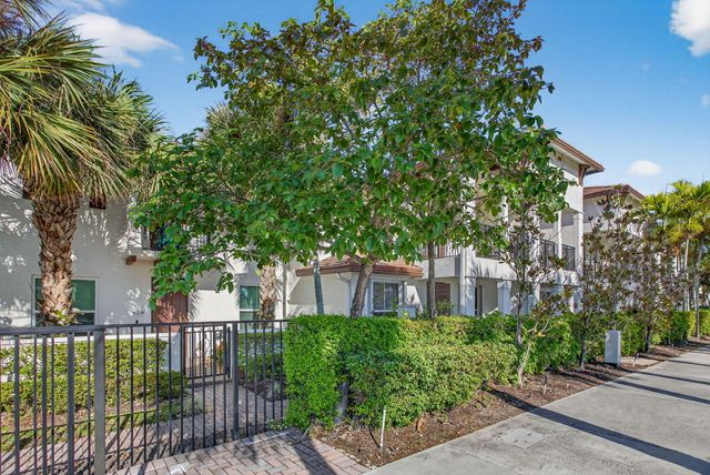 4718 Monarch Way, Coconut Creek, FL 33073