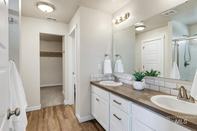 3794 W Peak Cloud Ct, Meridian, ID 83642