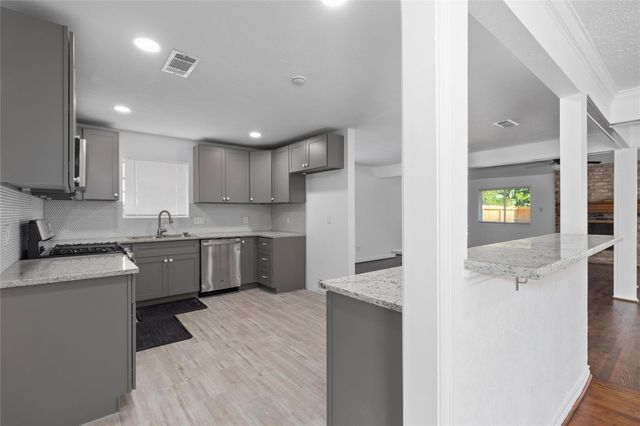 500 Shirleen Drive, Pasadena, TX 77586