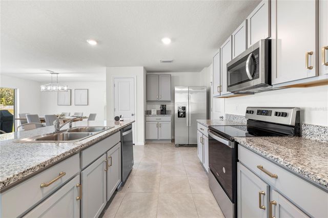 37247 KINGS CROWN DRIVE, Zephyrhills, FL 33541