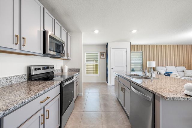 37247 KINGS CROWN DRIVE, Zephyrhills, FL 33541