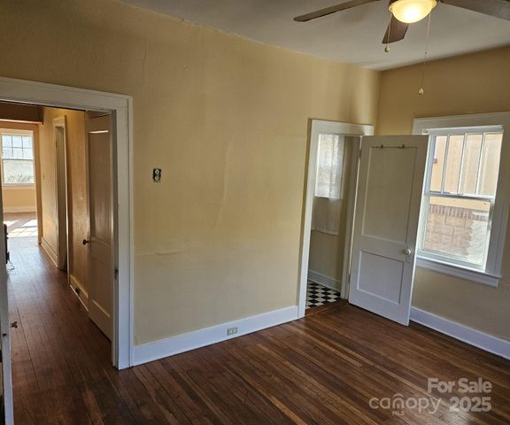 40 Coleman Avenue, Asheville, NC 28801