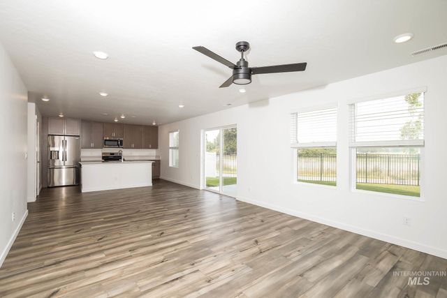 1918 E Springloyd St, Meridian, ID 83642