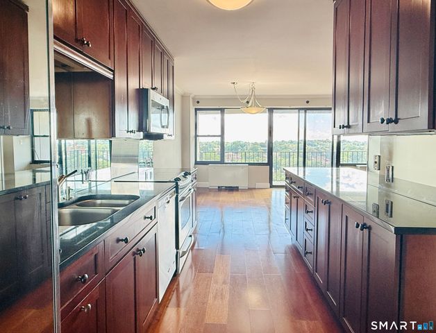 44 Strawberry Hill Avenue 11E, Stamford, CT 06902