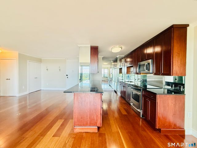 44 Strawberry Hill Avenue 11E, Stamford, CT 06902