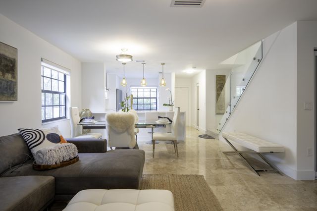 576 Westree Lane, Plantation, FL 33324