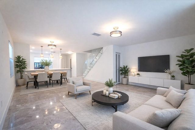 576 Westree Lane, Plantation, FL 33324