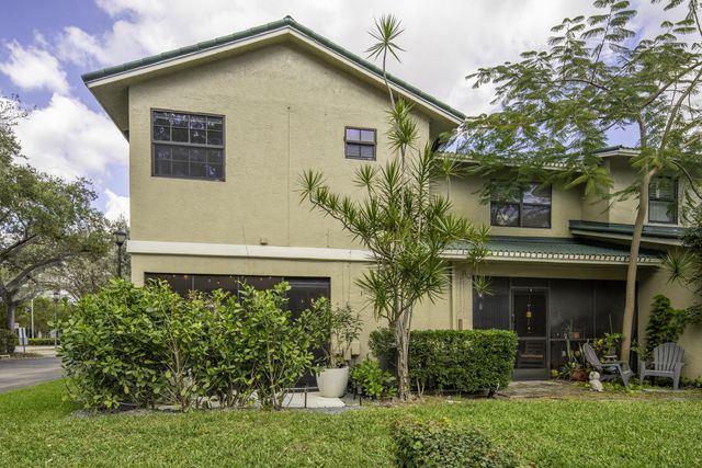 576 Westree Lane, Plantation, FL 33324