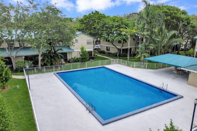 576 Westree Lane, Plantation, FL 33324