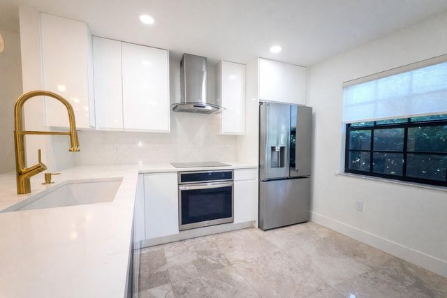 576 Westree Lane, Plantation, FL 33324