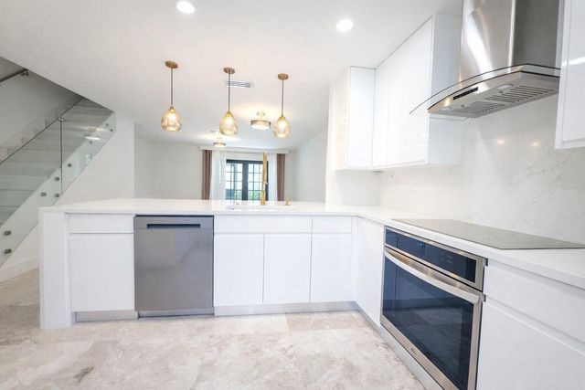 576 Westree Lane, Plantation, FL 33324