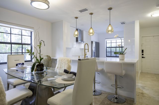 576 Westree Lane, Plantation, FL 33324