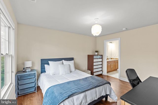 9 HARRIET DR, Princeton, NJ 08540
