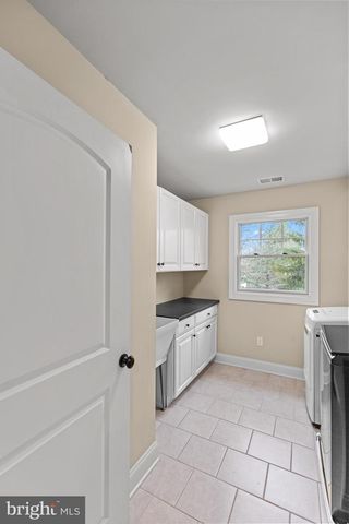 9 HARRIET DR, Princeton, NJ 08540