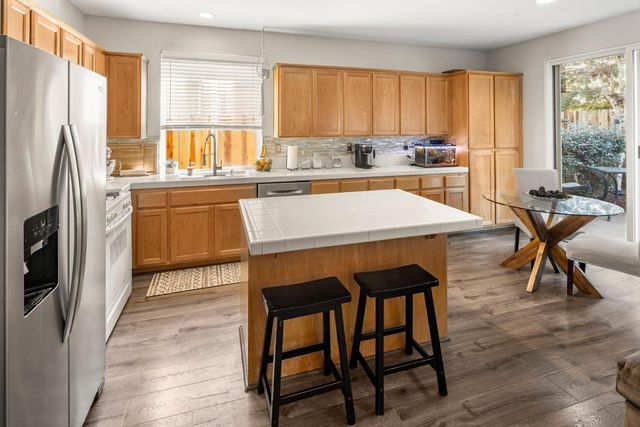 1872 Ivycrest Way, Sacramento, CA 95835