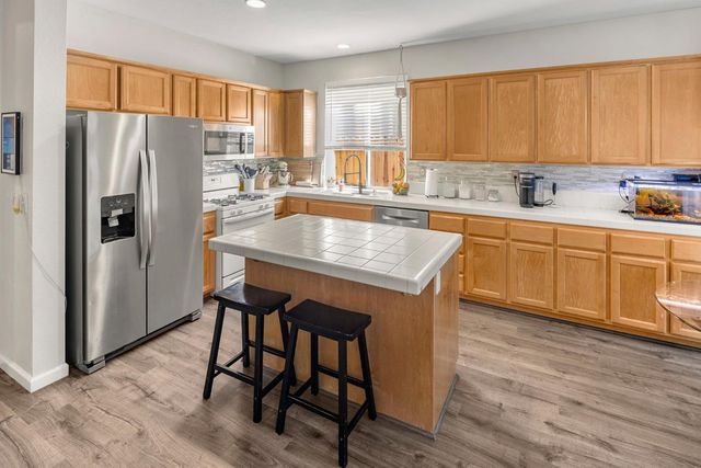 1872 Ivycrest Way, Sacramento, CA 95835