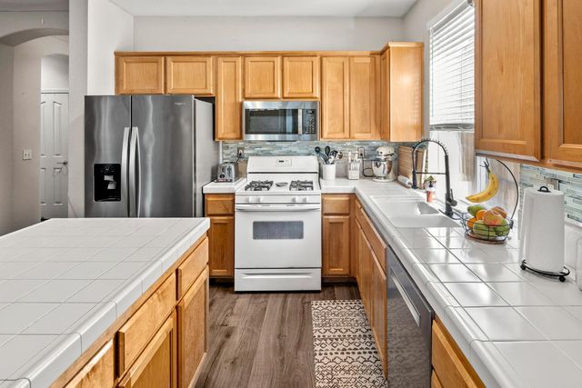 1872 Ivycrest Way, Sacramento, CA 95835