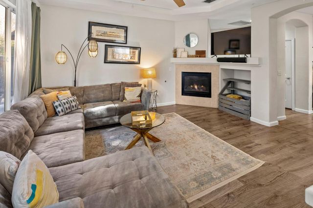 1872 Ivycrest Way, Sacramento, CA 95835