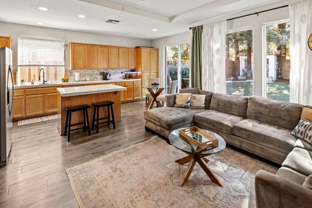 1872 Ivycrest Way, Sacramento, CA 95835