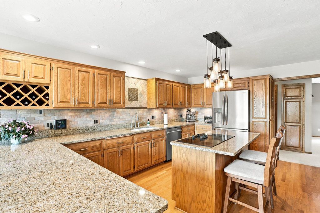 18430 Jasper Ct, Lakeville, MN 55044 — photo 5