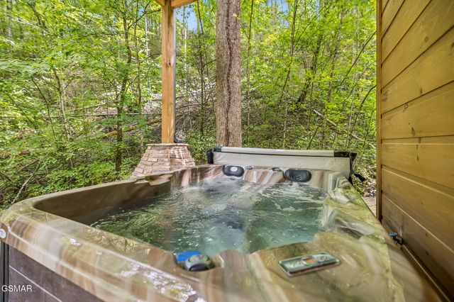 1615 Bear Valley Road, Sevierville, TN 37876