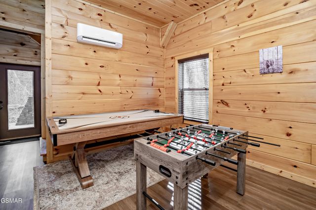 1615 Bear Valley Road, Sevierville, TN 37876