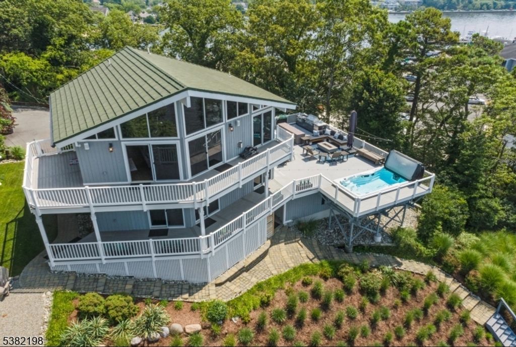 1438 Summit Ave, Toms River Township, NJ 08753