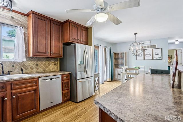 10 W Meadow Drive, St Peters, MO 63376