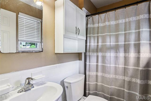 10 W Meadow Drive, St Peters, MO 63376