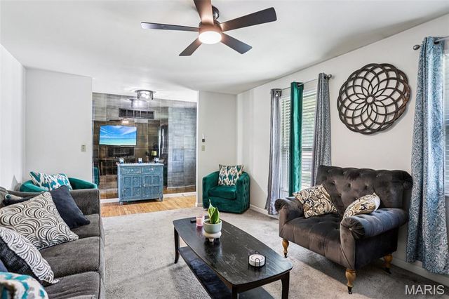 10 W Meadow Drive, St Peters, MO 63376
