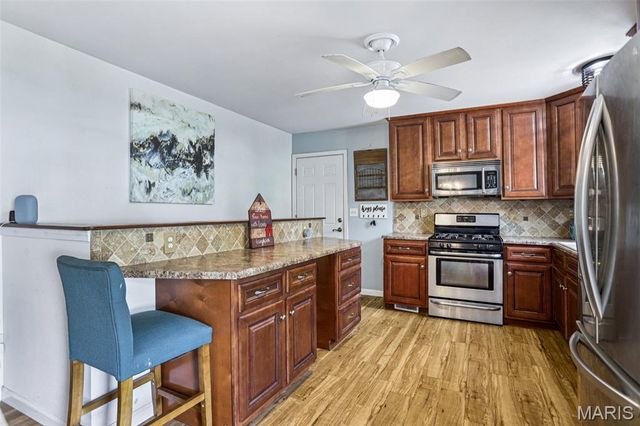 10 W Meadow Drive, St Peters, MO 63376