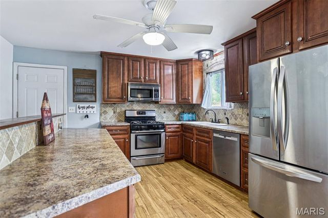 10 W Meadow Drive, St Peters, MO 63376