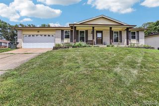 10 W Meadow Drive, St Peters, MO 63376