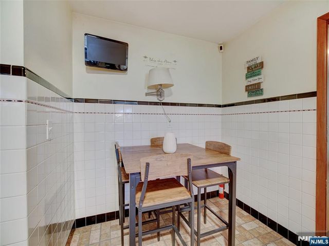 475 Dewey Avenue, Saddle Brook, NJ 07663