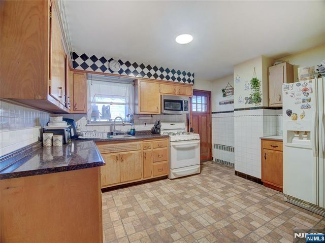 475 Dewey Avenue, Saddle Brook, NJ 07663