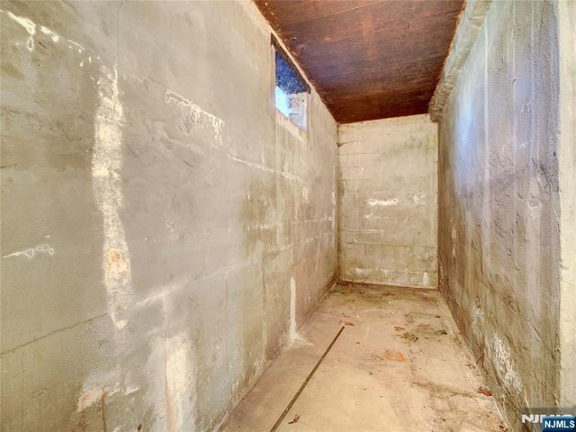 475 Dewey Avenue, Saddle Brook, NJ 07663