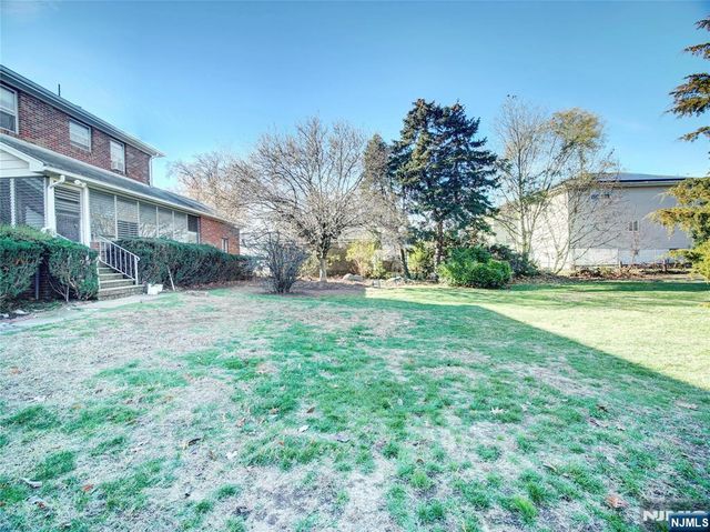 475 Dewey Avenue, Saddle Brook, NJ 07663