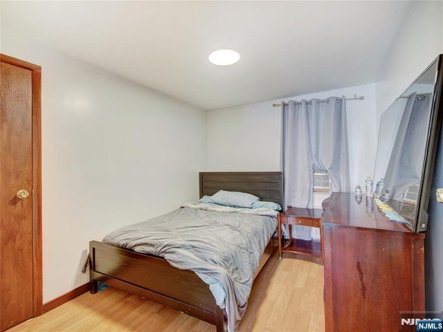 475 Dewey Avenue, Saddle Brook, NJ 07663