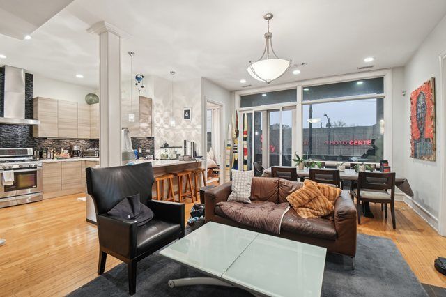 2424 W Chicago Avenue 202, Chicago, IL 60622