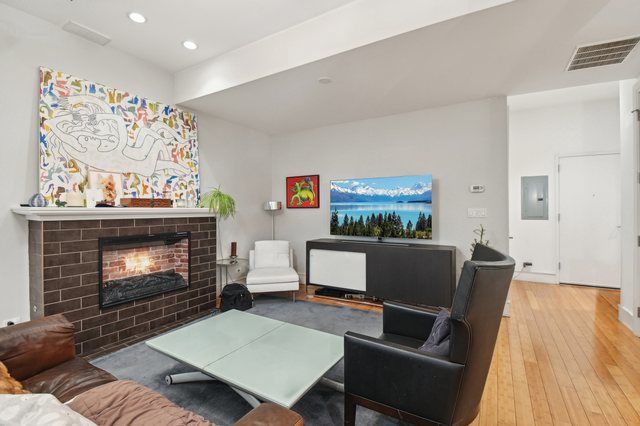 2424 W Chicago Avenue 202, Chicago, IL 60622
