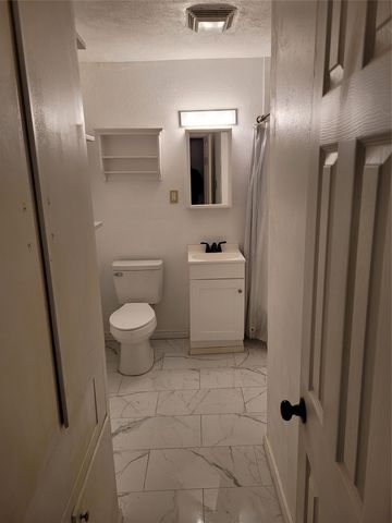 609 E University Avenue B, Waxahachie, TX 75165