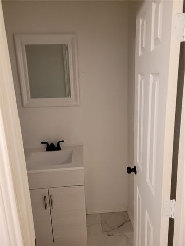 609 E University Avenue B, Waxahachie, TX 75165