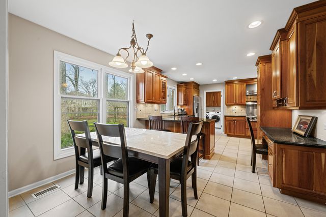 220 Dover Circle, Lincolnshire, IL 60069