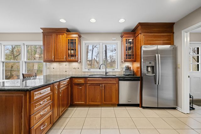 220 Dover Circle, Lincolnshire, IL 60069