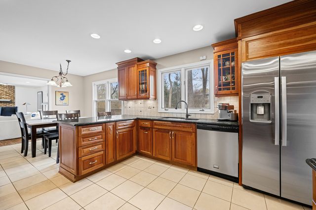 220 Dover Circle, Lincolnshire, IL 60069