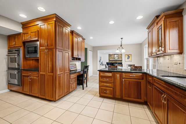 220 Dover Circle, Lincolnshire, IL 60069