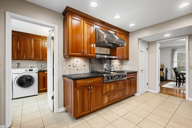 220 Dover Circle, Lincolnshire, IL 60069