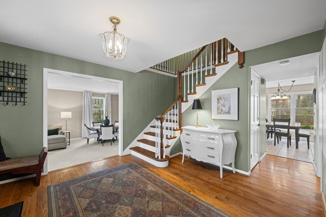 220 Dover Circle, Lincolnshire, IL 60069